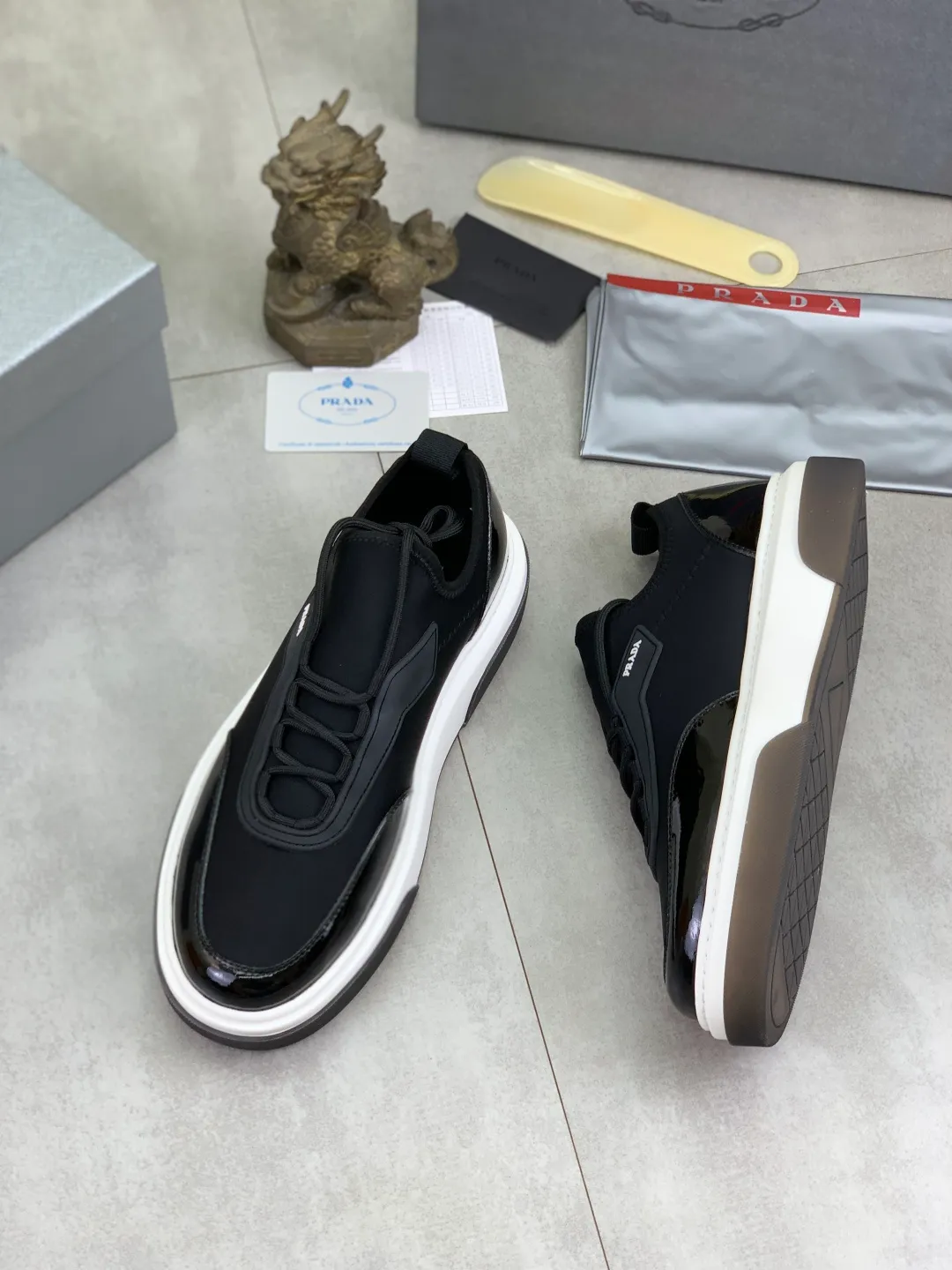 Men's men's shoes 💰P542💰 [New style] popular models are on the official website, 🆘 The trendy brand (Prada) mainly promotes popular models, avant-garde and versatile fashionable men's shoes private version mold opening, cowhide surface splicing 1:1.. Fashionable and simple, original imported cowhide lining cowhide feet; the atmosphere and personality are more fashionable, eye-catching and pursuing class. It will subvert the old idea and be a must-have for fashionistas with you! Must keep it! Tall and comfortable, large and low, high-end quality workmanship. Size: 38-44 3️⃣colors available.